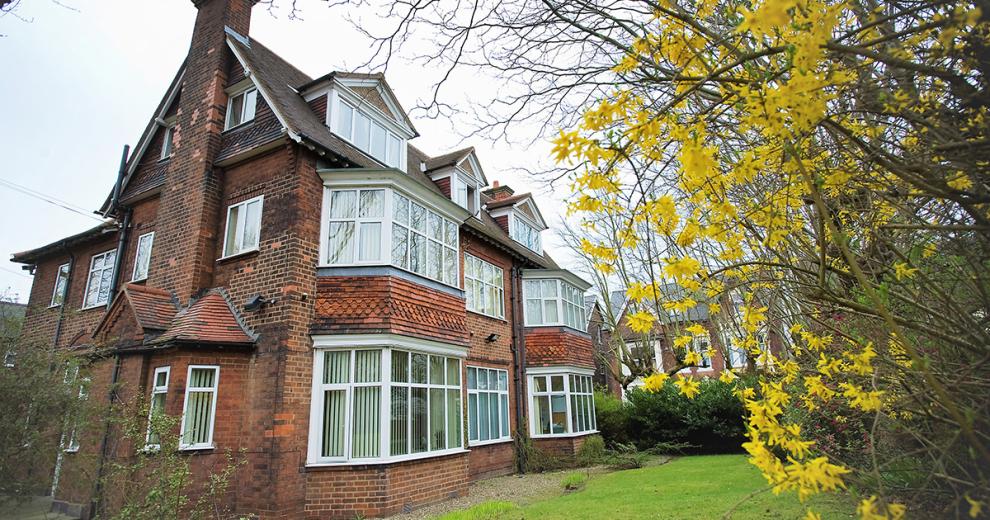 Dominant, characteristic dwelling, with a large communal garden.