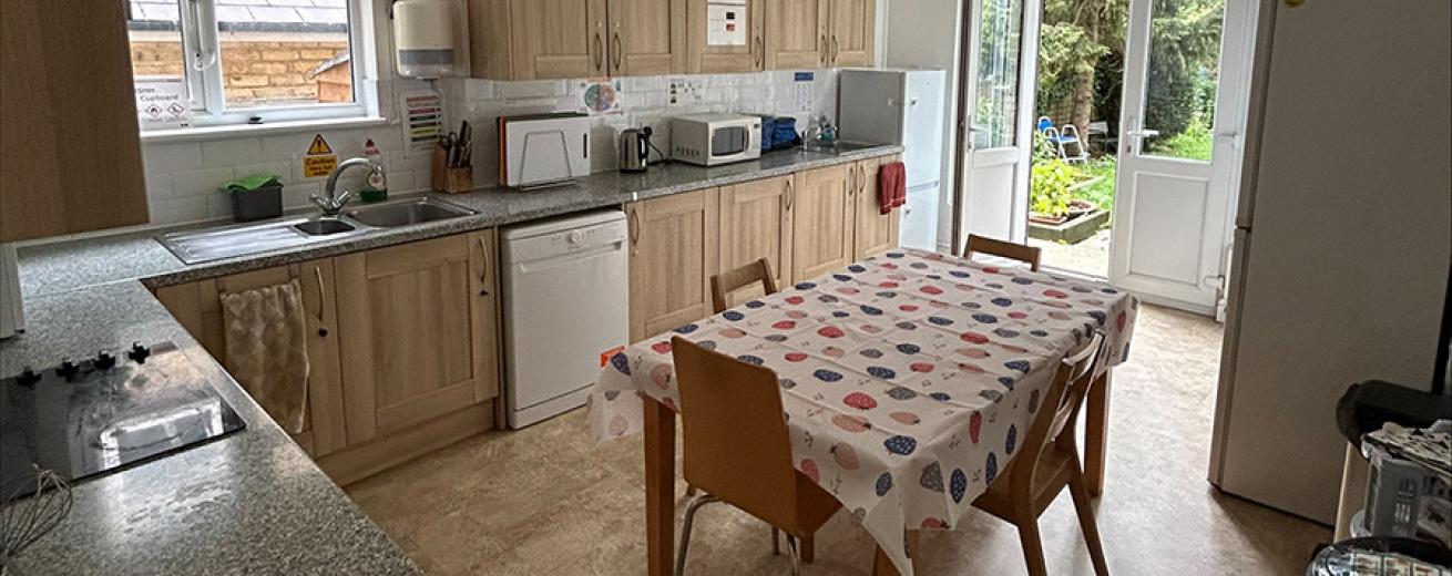 Light wooden kitchen design, complementing white subway tiles and an array of kitchen appliances. With access to the communal garden.
